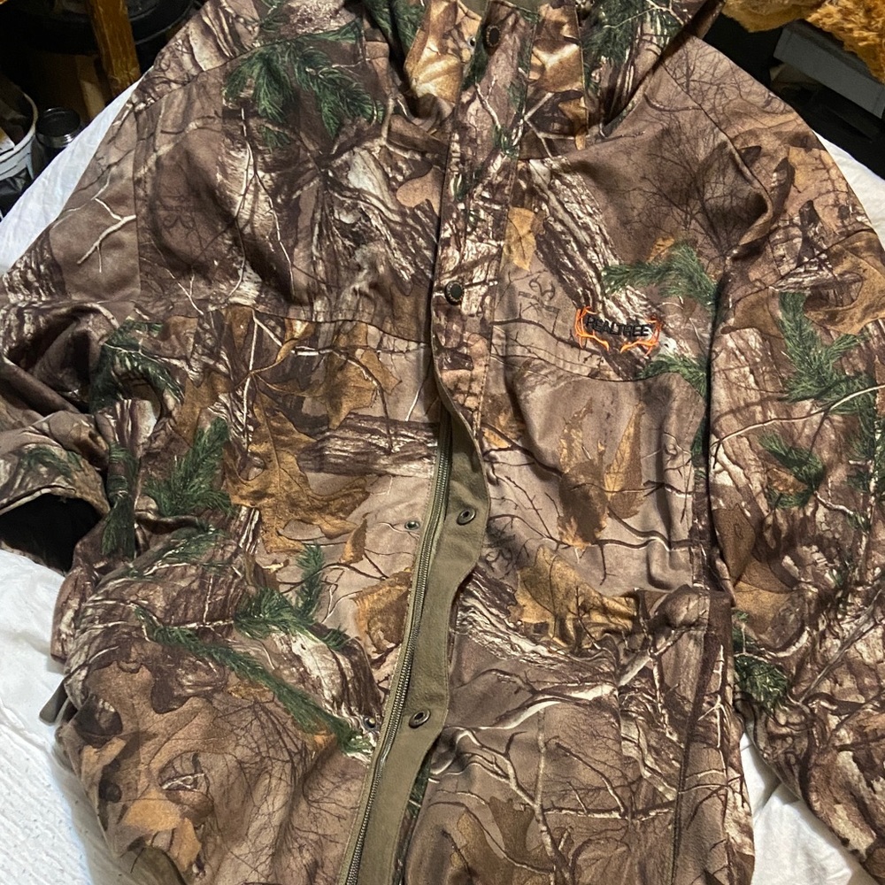 Realtree Camouflage Hooded Jacket with Zipper